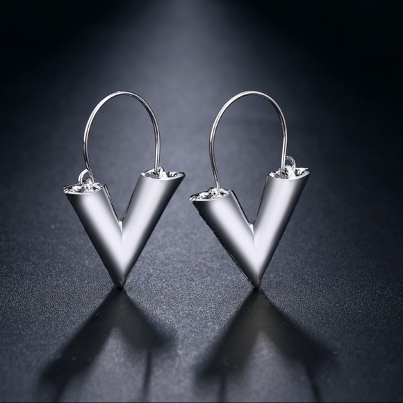 Silver “V” Hoop Earrings w/Ear Wire Hook - Picture 4 of 7